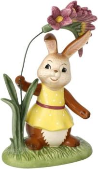 Goebel 66845021 - Hasenmädchen "in voller Blüte", 17,5 cm